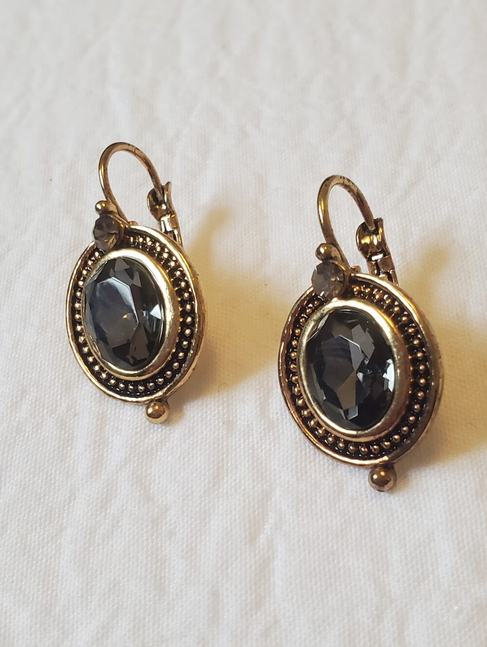 Vintage Inspired Black Crystal Oval Drop Leverback Earrings • Ornate Gold Tone📝